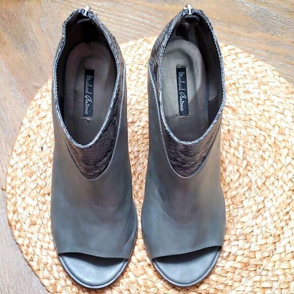Michael Antonio Charcoal and Snake pattern, peep toe, size 11 , Chunky heel - Picture 8 of 9